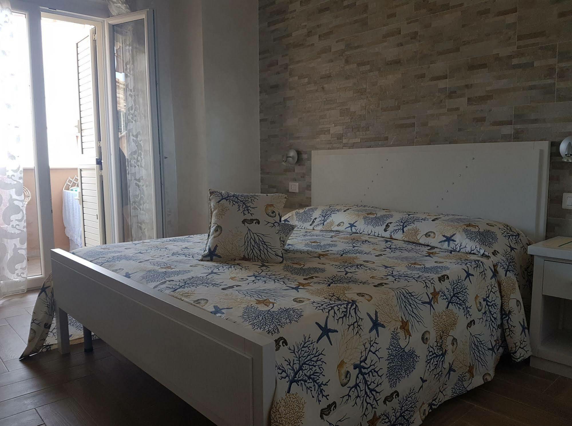 Bed and Breakfast La Perla Del Tirreno Tropea Exterior foto